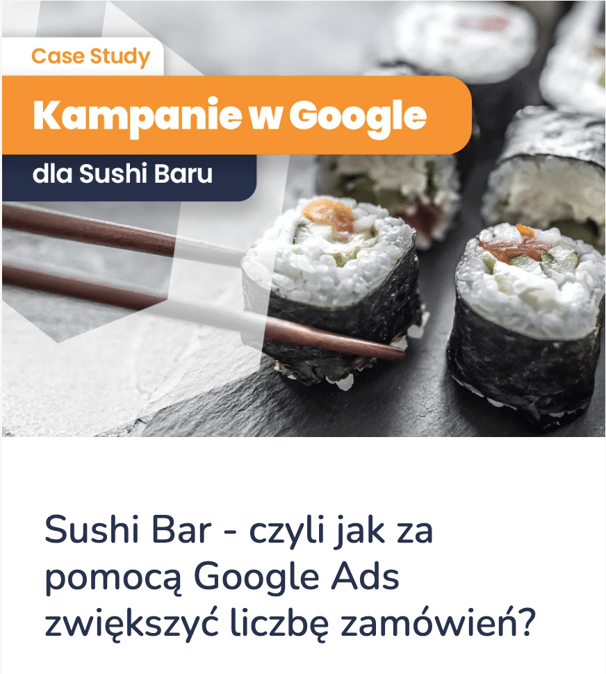 Zbliżenie rolek sushi na teksturowanym talerzu z drewnianymi pałeczkami, z tekstem w języku polskim na temat studium przypadku Google Ads dotyczącego zwiększenia liczby zamówień w barze sushi.