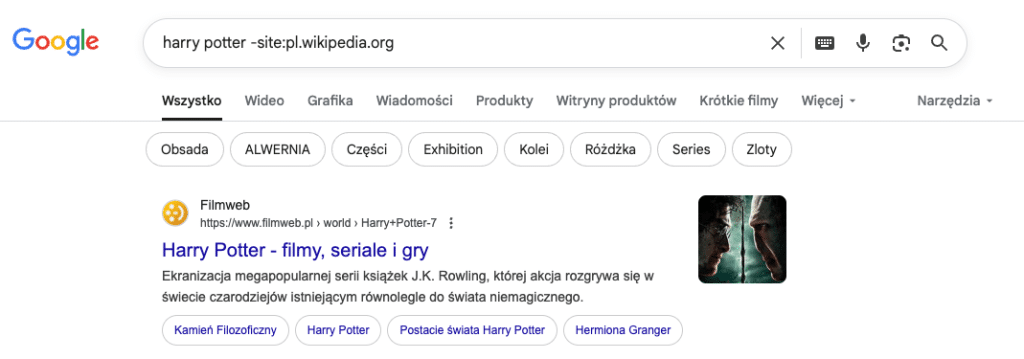 Strona wyników wyszukiwania Google dla "harry potter -site:pl.wikipedia.org" pokazująca link do Filmwebu o filmach, serialach i grach o Harrym Potterze, z małym obrazkiem postaci filmowych.
