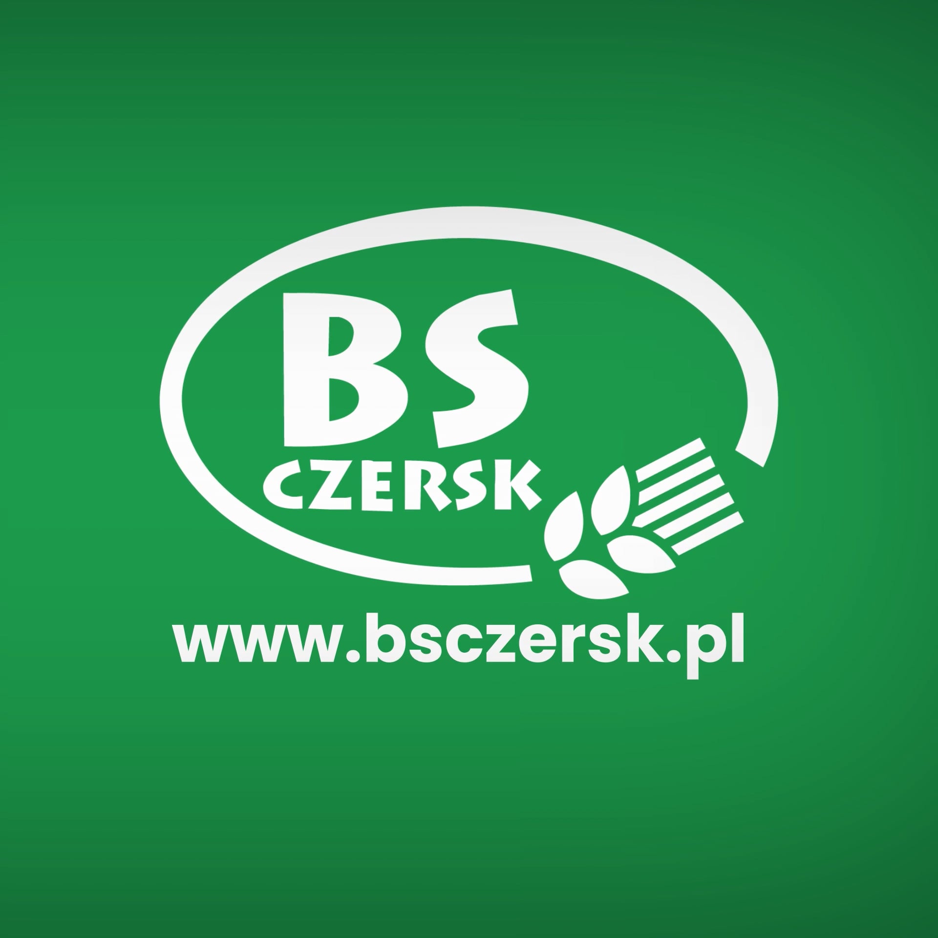 Białe logo i adres URL strony internetowej BS Czersk na zielonym tle, przedstawiające stylizowaną pszenicę i tekst "www.bsczersk.pl".
