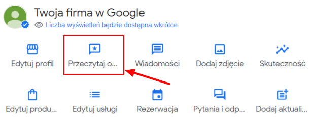 Zrzut ekranu pulpitu nawigacyjnego Google Moja Firma z czerwoną strzałką wskazującą przycisk "Przeczytaj opinie".